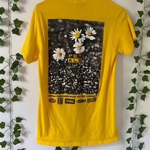 Zumiez yellow daisy graphic tee